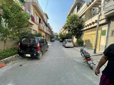 Idyllic Prime Location House Available In Marghzar Officers Colony For sale