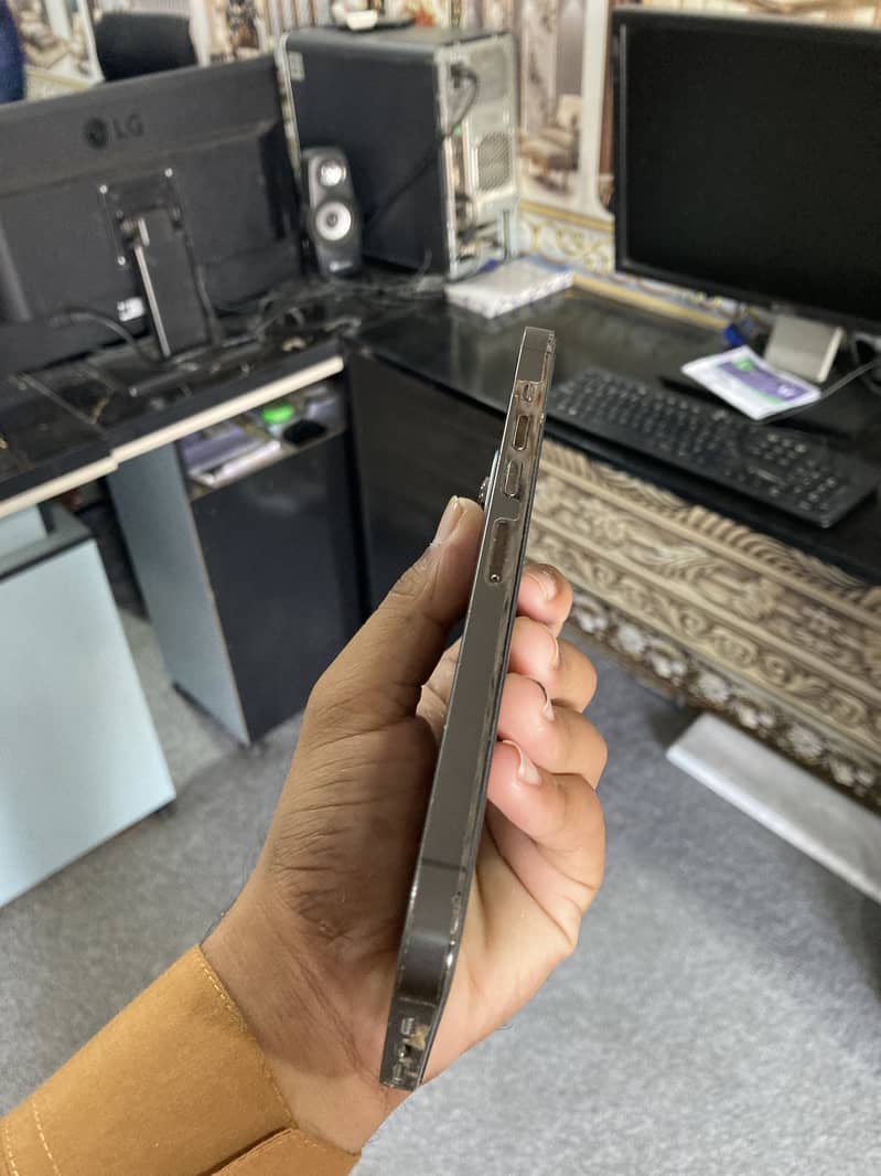 Apple iPhone 13 Pro Max 0