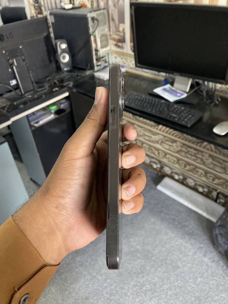 Apple iPhone 13 Pro Max 3