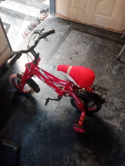 3 sa7 year kids bicycle white side wheel