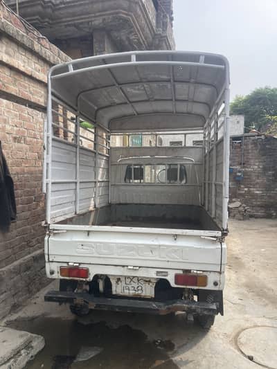 White colour Ravi Suzuki pickup