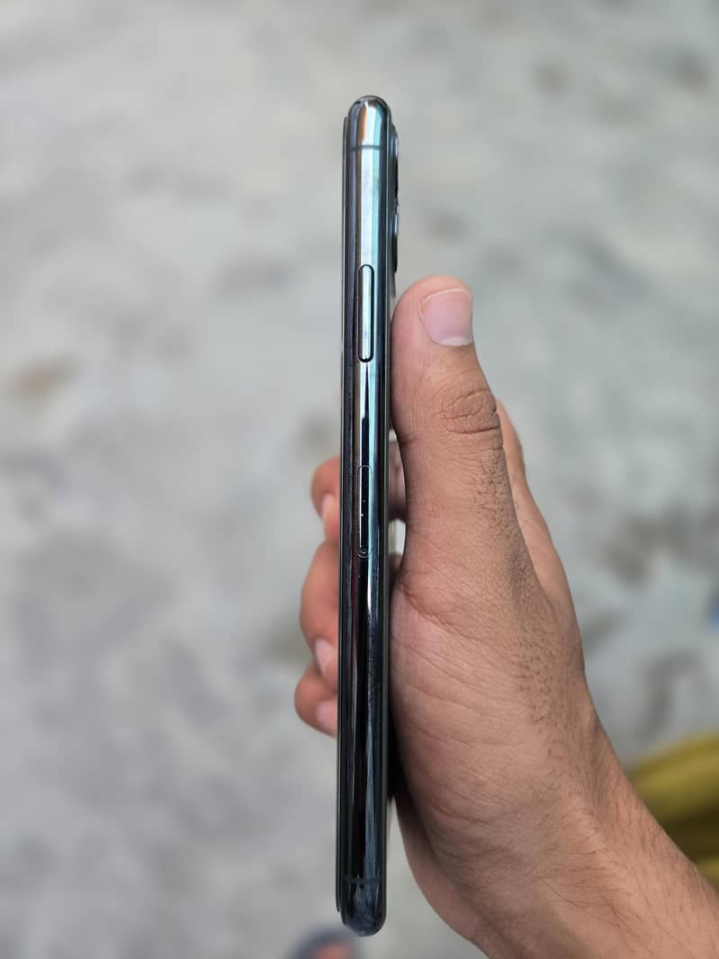 Apple iPhone 11 Pro Max 1