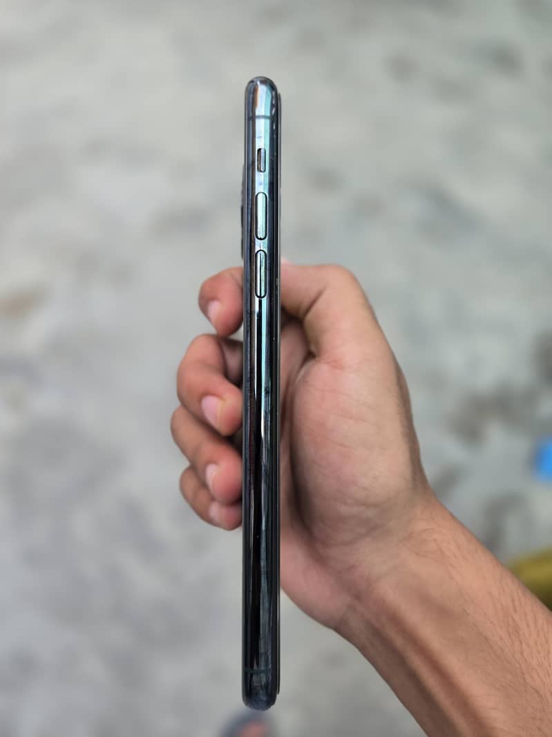 Apple iPhone 11 Pro Max 2