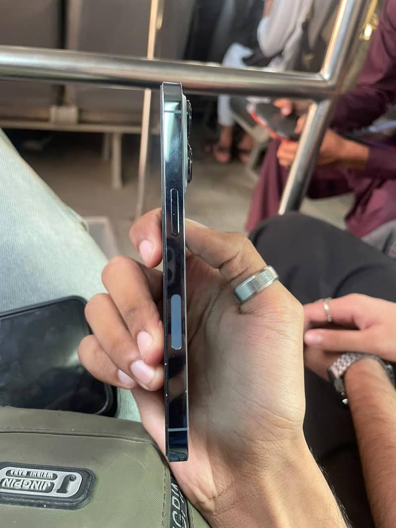 Apple iPhone 13 Pro 1