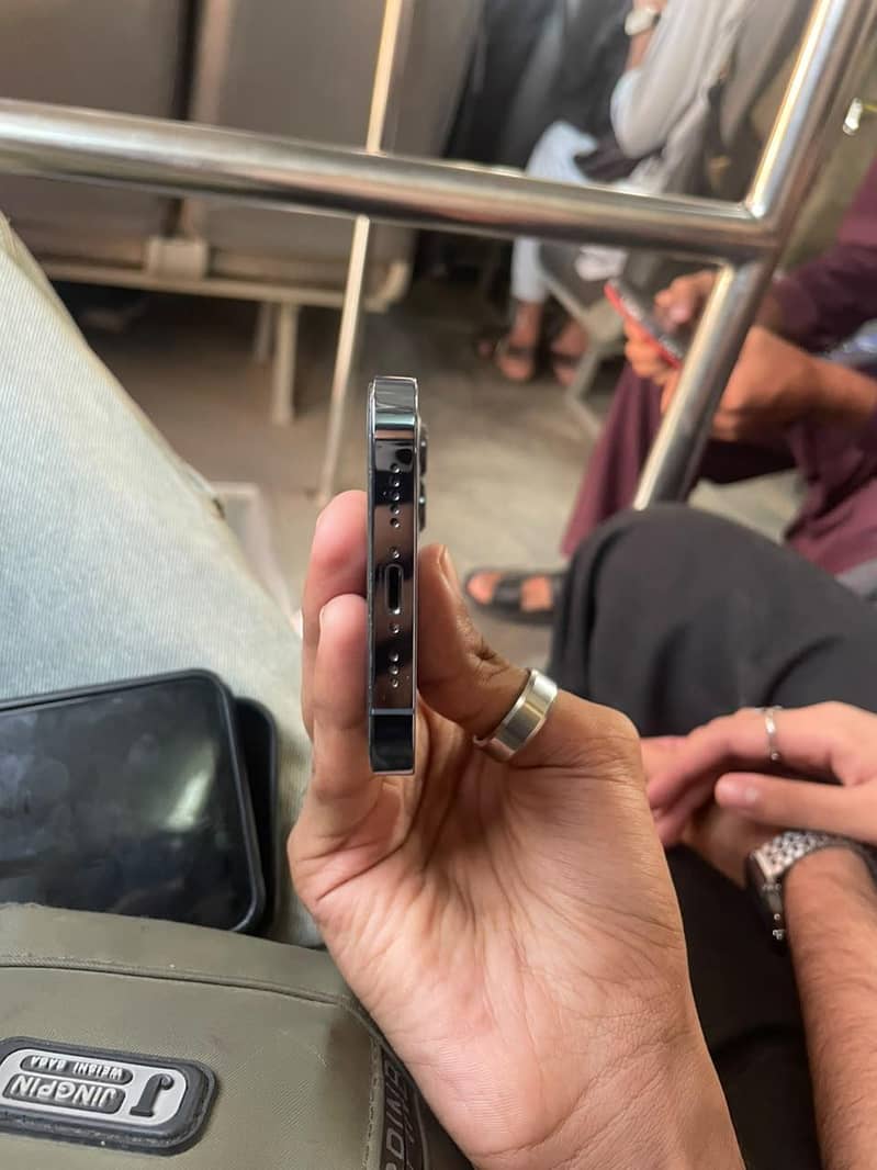 Apple iPhone 13 Pro 2