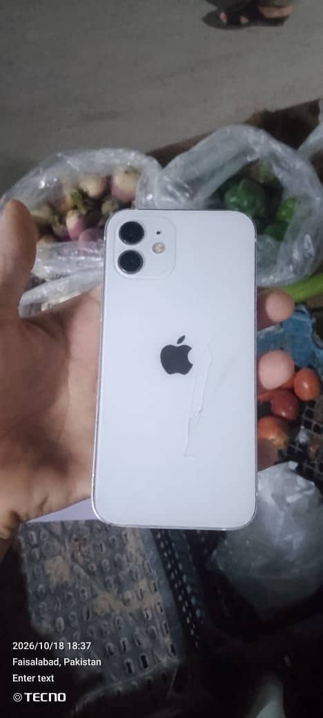 Apple iPhone 12 4