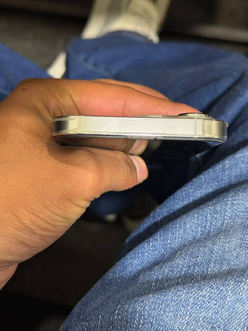 Apple iPhone 13 Pro 2