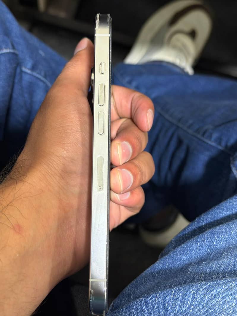 Apple iPhone 13 Pro 4
