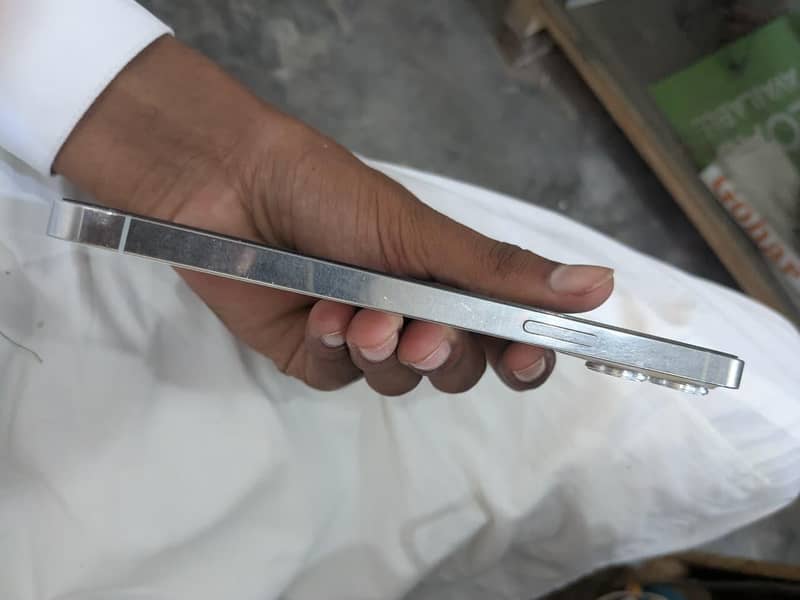 Apple iPhone 12 Pro Max 3