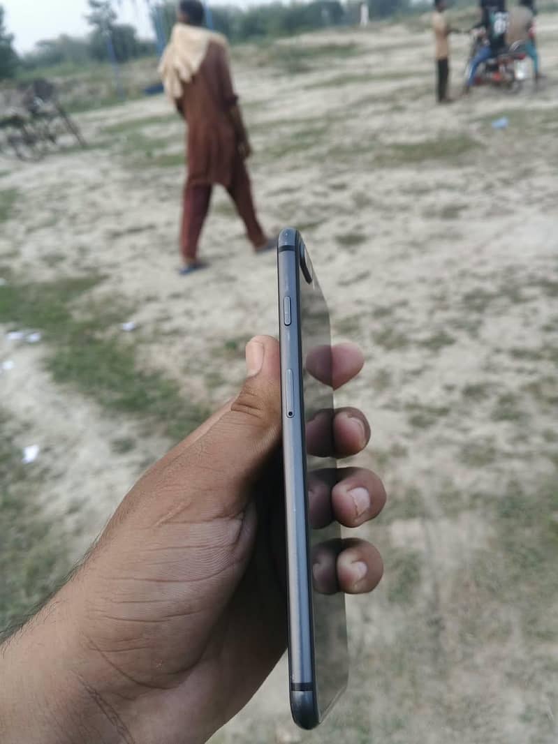 Apple iPhone 8 Plus 1