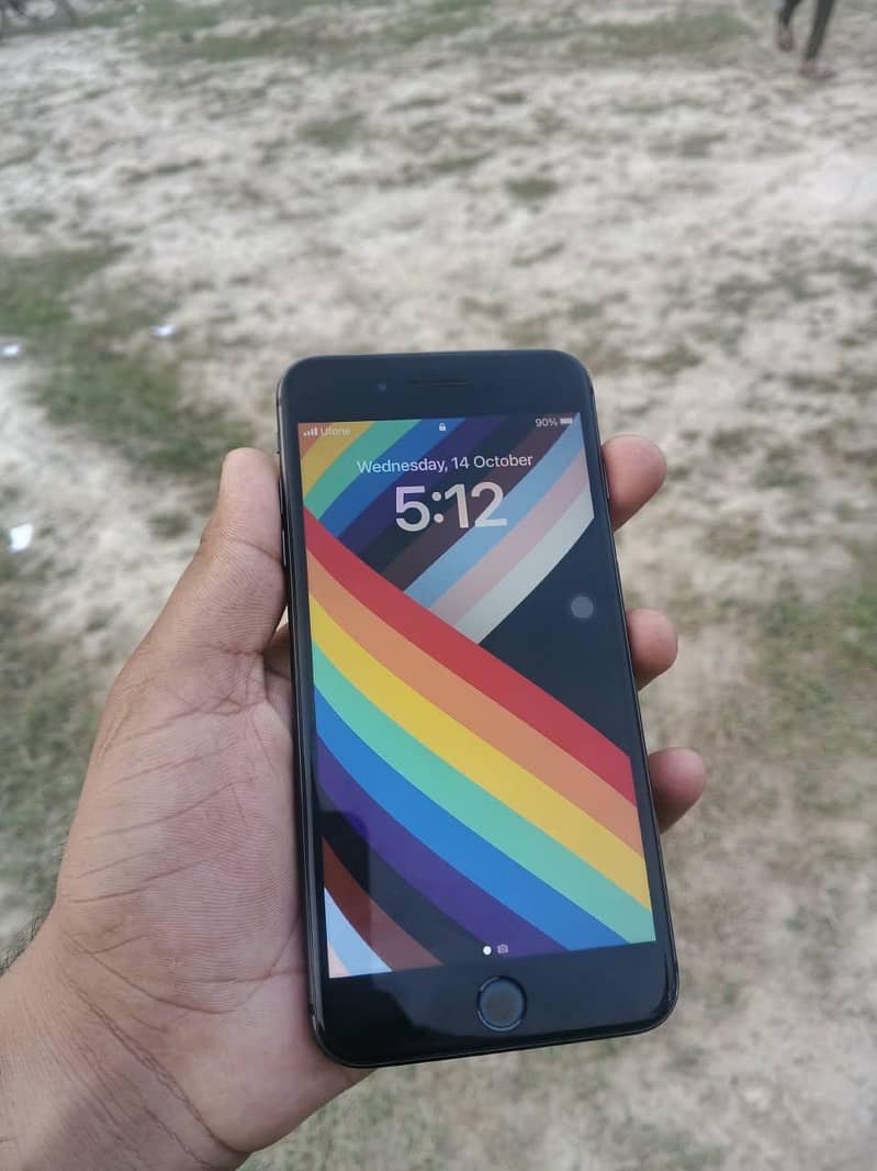 Apple iPhone 8 Plus 3