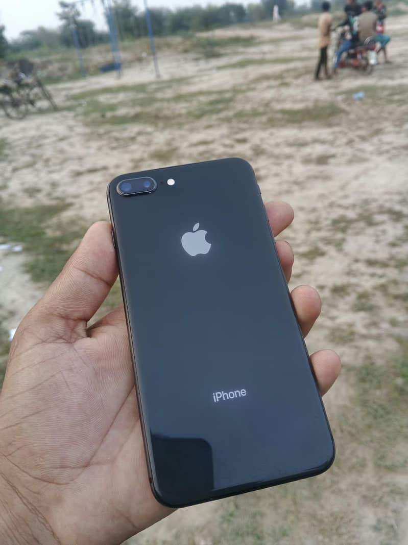Apple iPhone 8 Plus 4