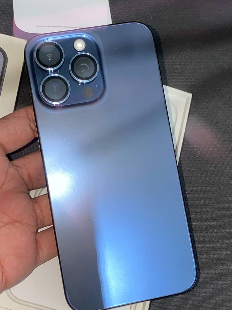Apple iPhone 15 Pro Max 3