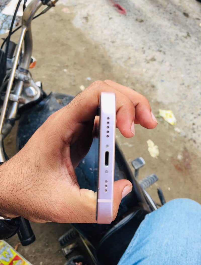 Apple iPhone 13 1