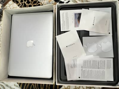 MacBook Air 2017 with box 9.5/10
