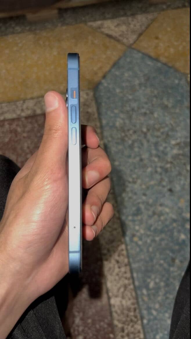 Apple iPhone 13 2
