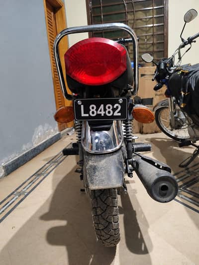 Honda 125 2023 burgundy colour