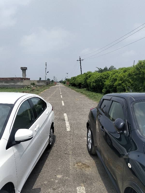 Corner+Facing Park Plot Available For Sale 3