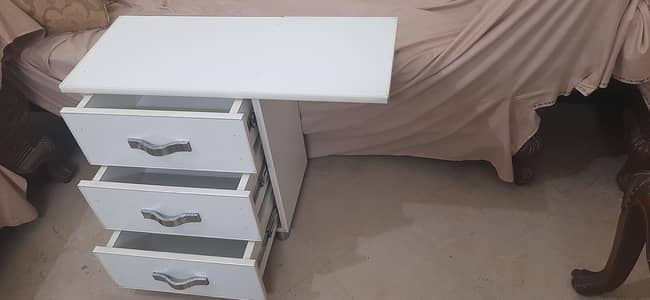 side table /side draws