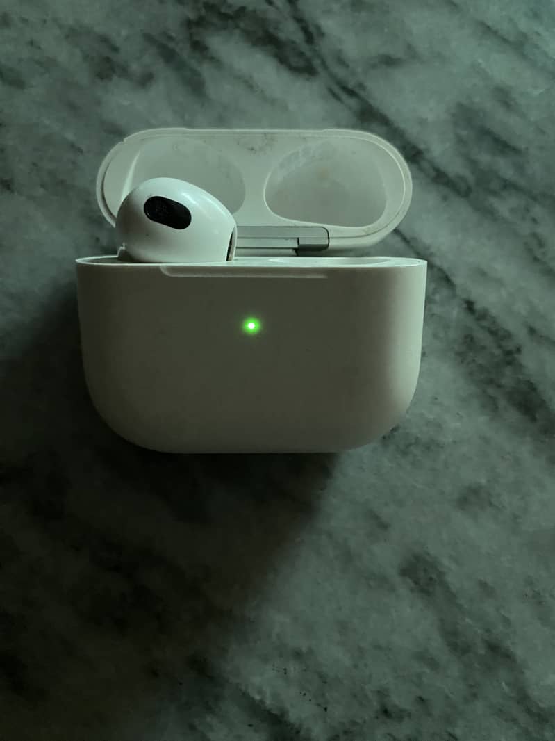 Apple AirPods 3rd Generation 1