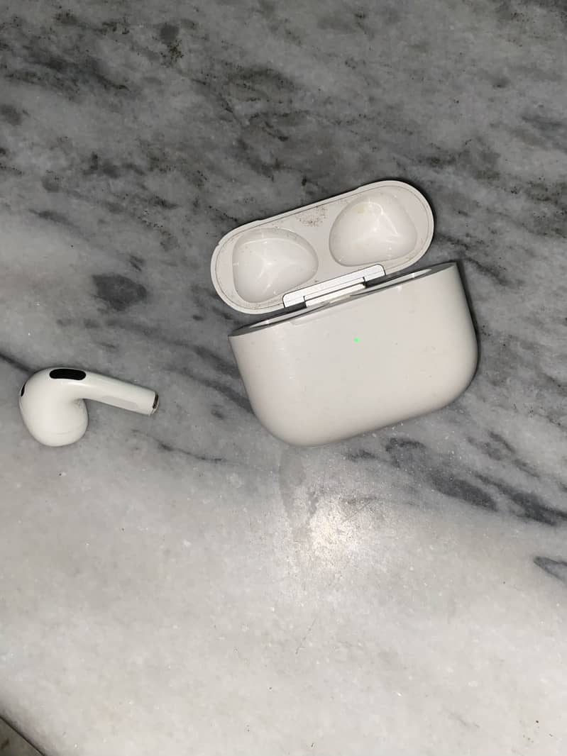 Apple AirPods 3rd Generation 2