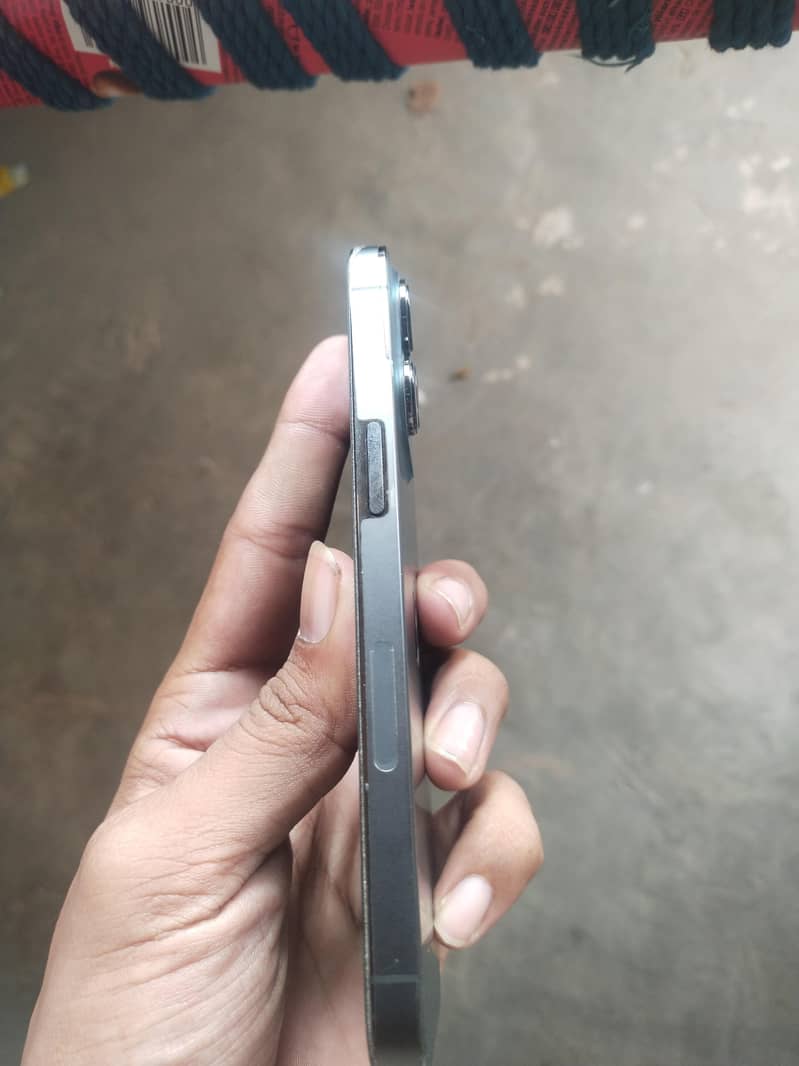 Apple iPhone 13 Pro 1