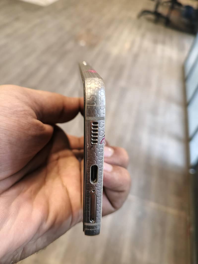 Samsung Mobile S22 Plus 1