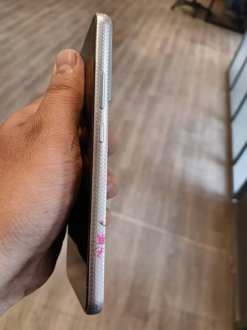 Samsung Mobile S22 Plus 3
