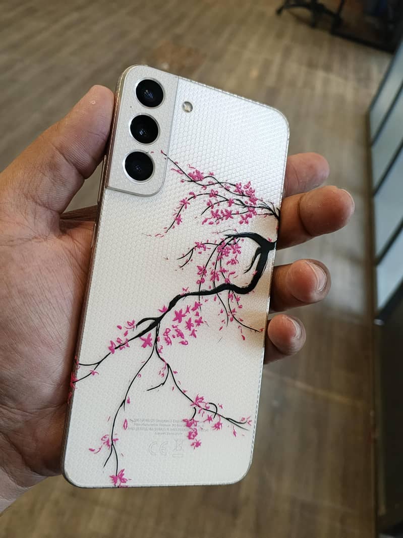 Samsung Mobile S22 Plus 4