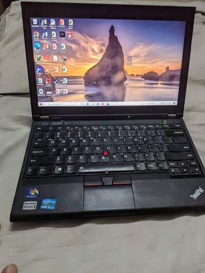 Lenovo x230 goodcandition and charger hhd 298gbno repair no folt