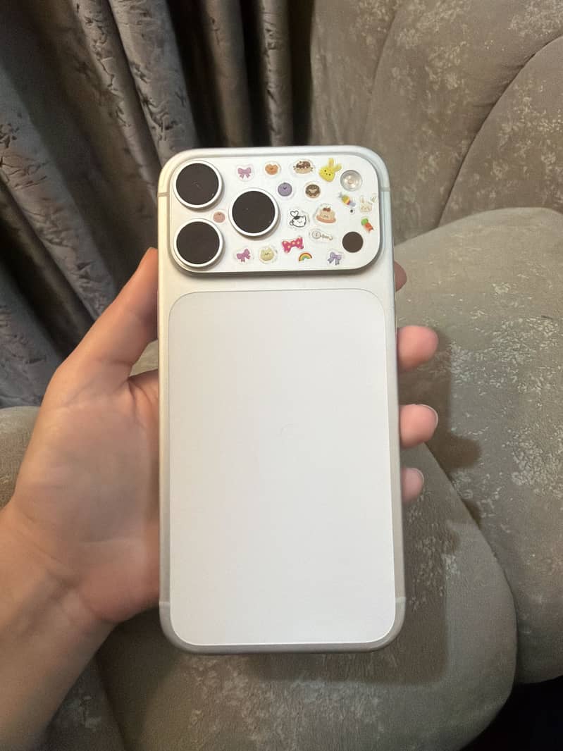 Apple iPhone 17 Pro Max 1