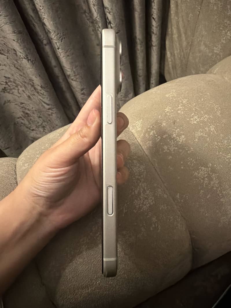 Apple iPhone 17 Pro Max 4