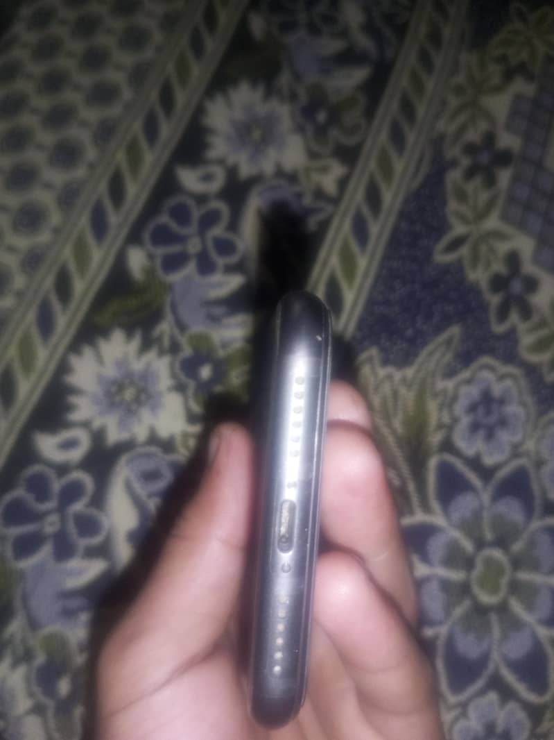 Apple iPhone 11 3