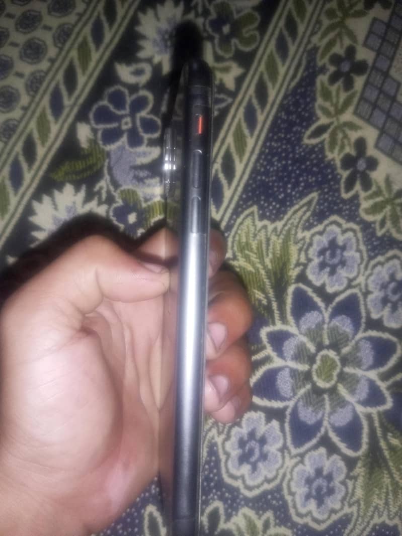 Apple iPhone 11 4