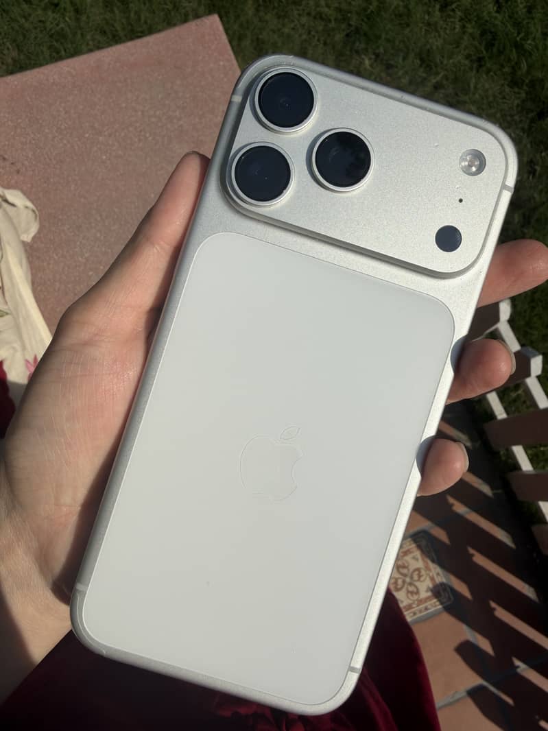 Apple iPhone 17 Pro Max 0