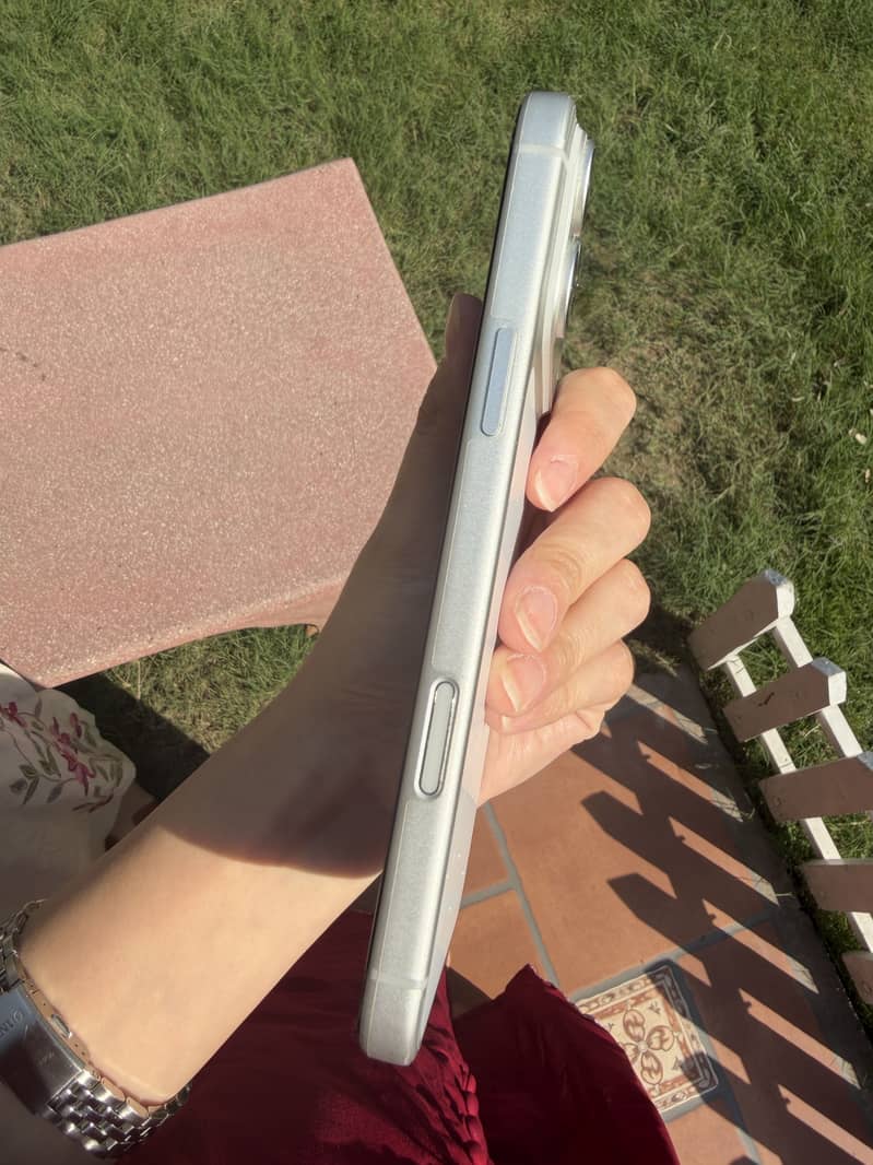 Apple iPhone 17 Pro Max 4