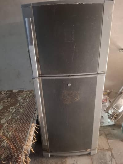 dawlance fridge medium size