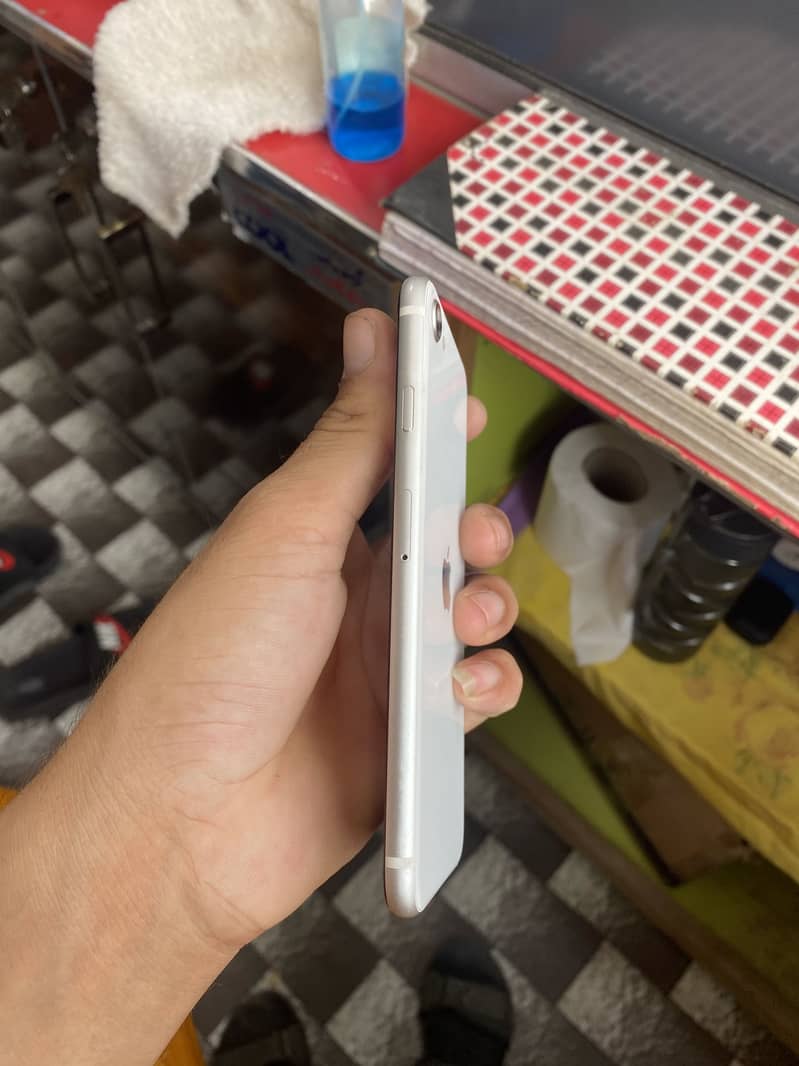 Apple iPhone SE 6