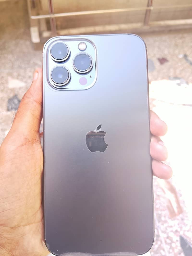 Apple iPhone 13 Pro Max 3