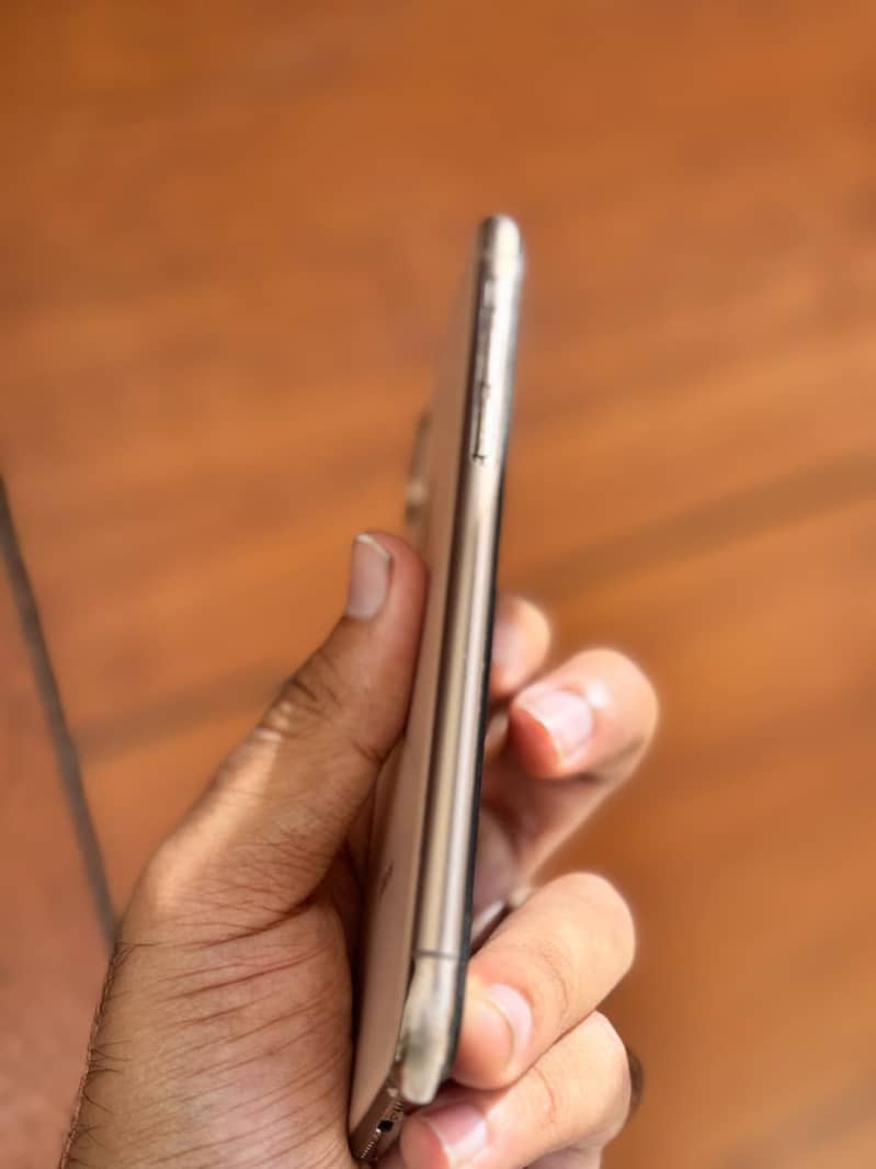 Apple iPhone XS 5