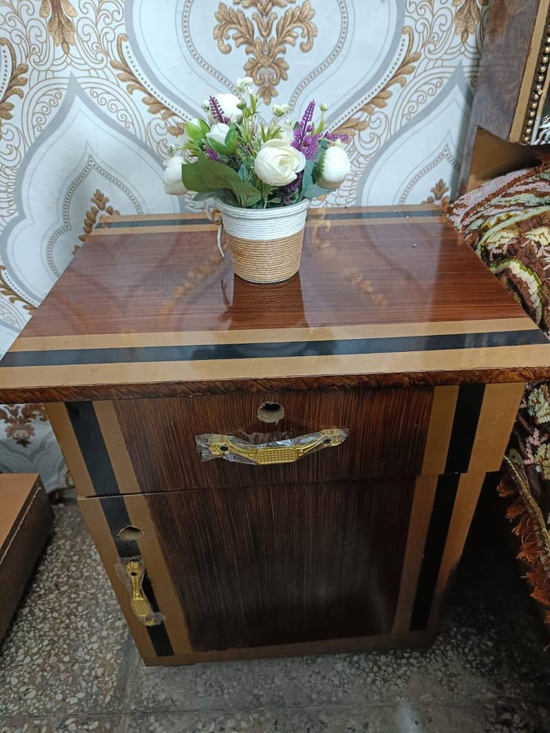 bed side tabal dressing 3