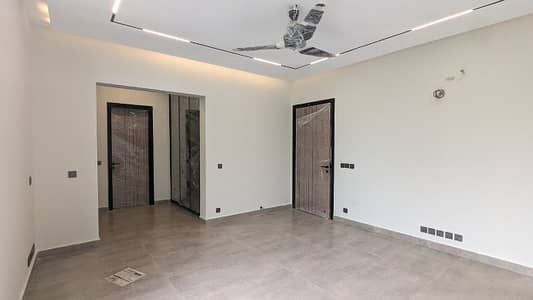 FOR RENT Designer 7-Bedrooms Triple Storey House With Swimming Pool F_7/4