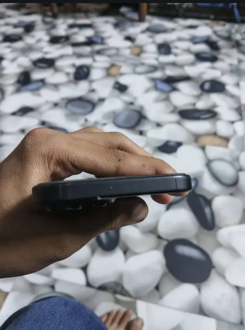 Apple iPhone 15 3