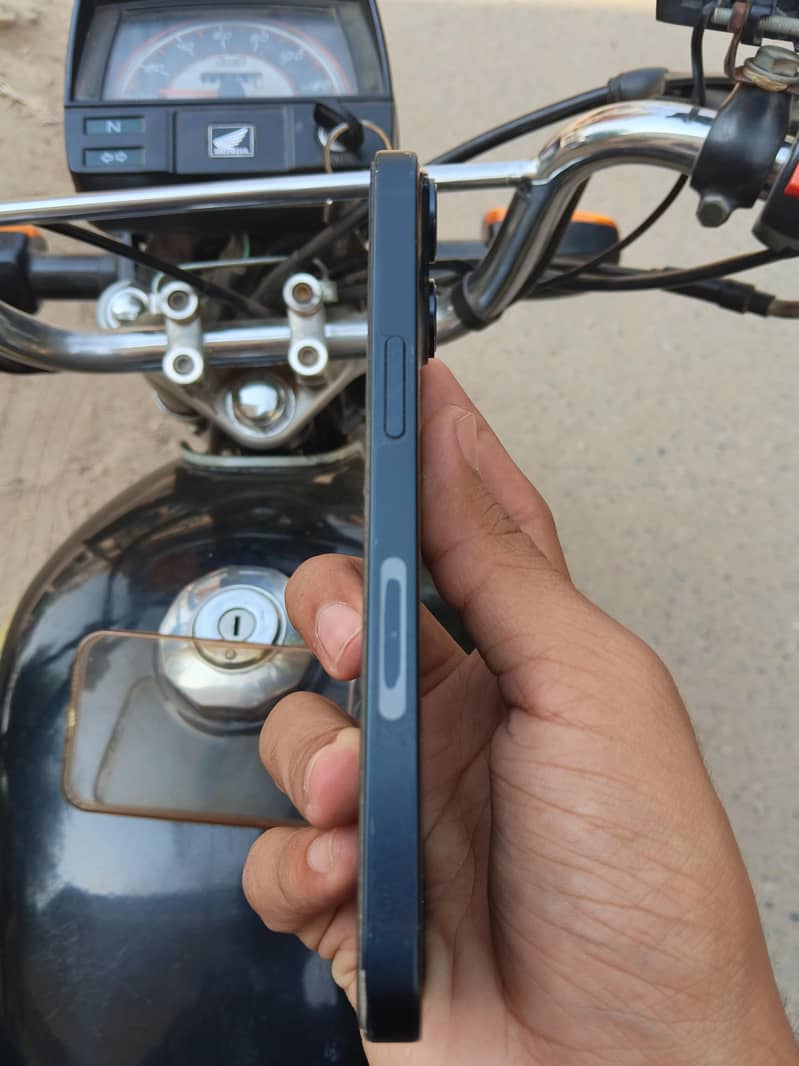 Apple iPhone 14 1