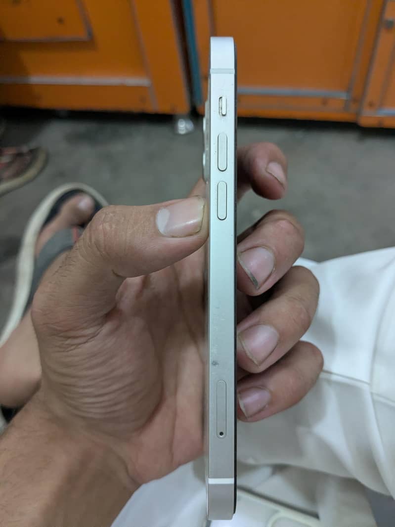 Apple iPhone 12 2
