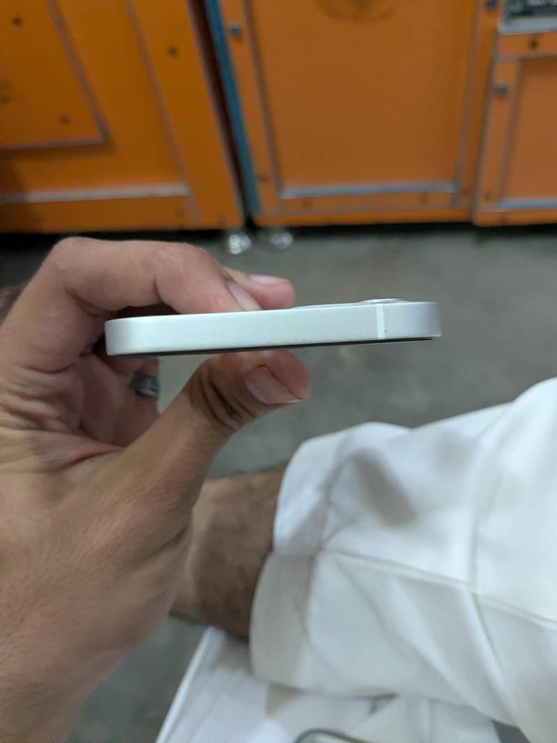 Apple iPhone 12 3