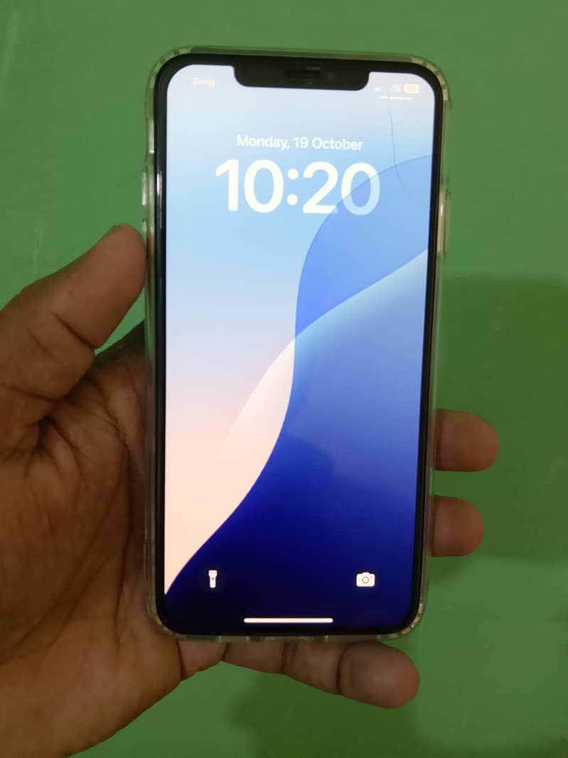 Apple iPhone XS Max 4