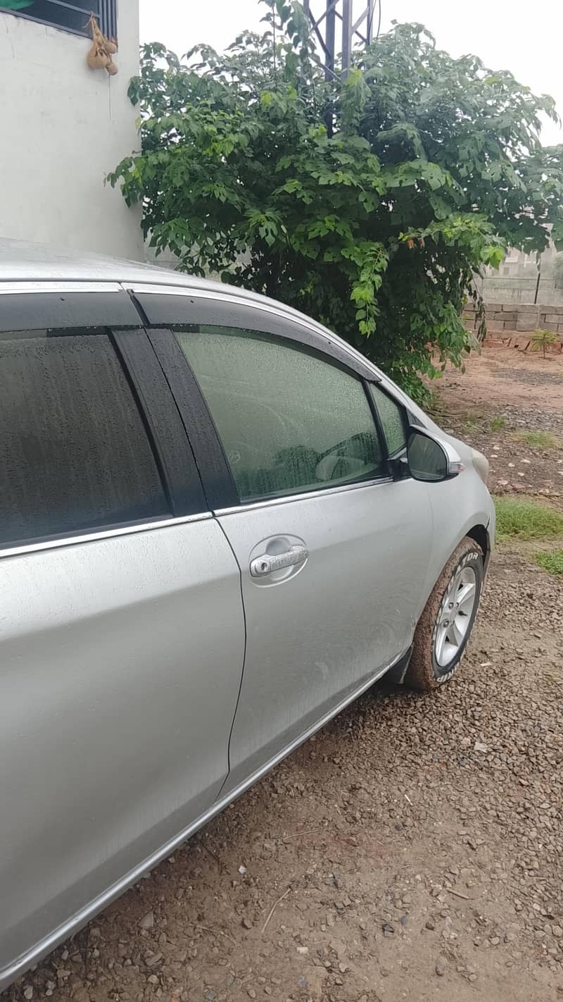 Toyota Vitz 2012 9