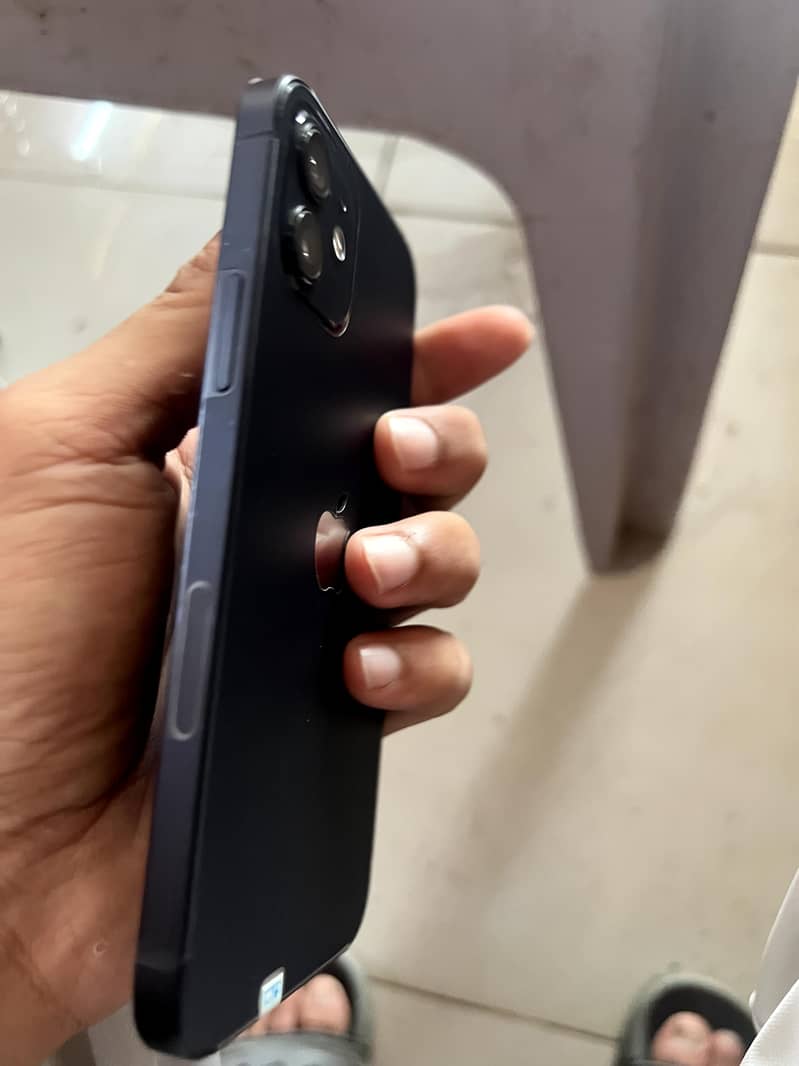 Apple iPhone 12 6