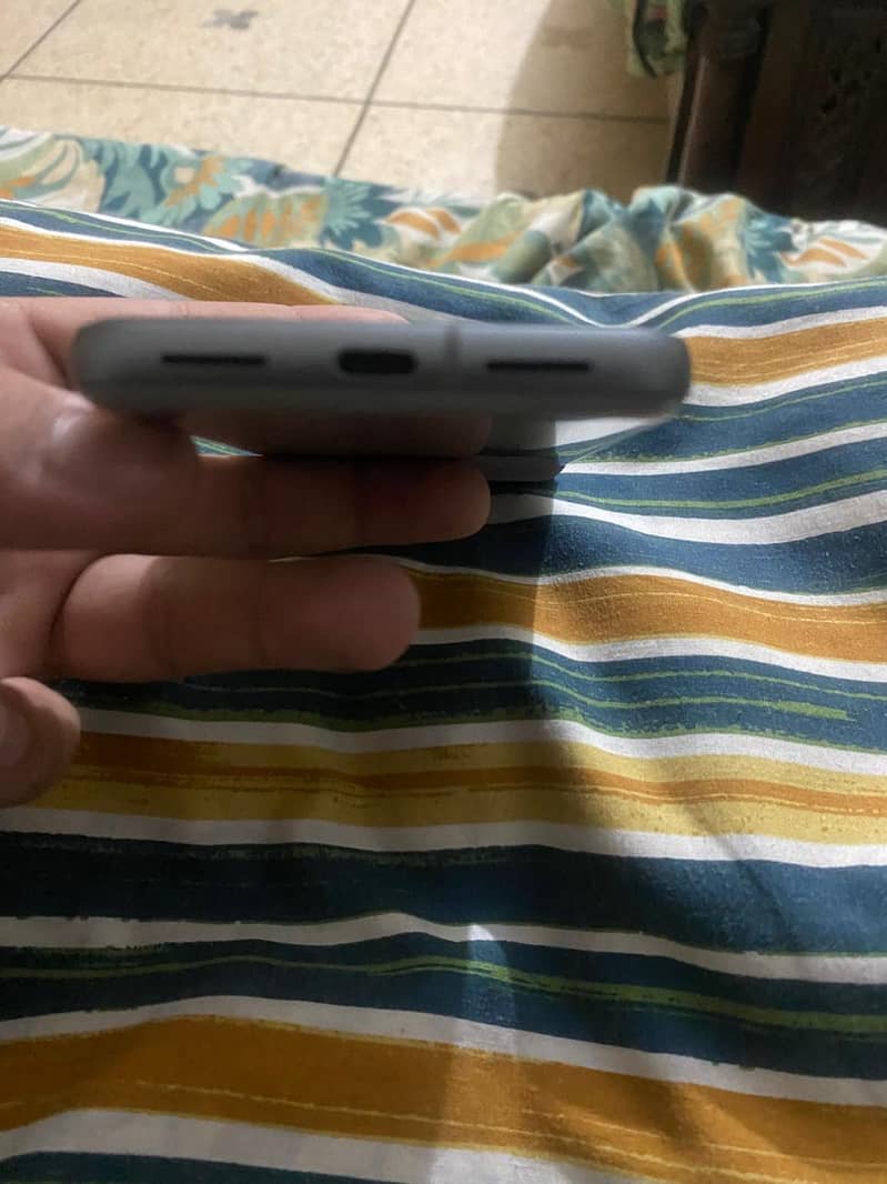 Google Pixel 8 4